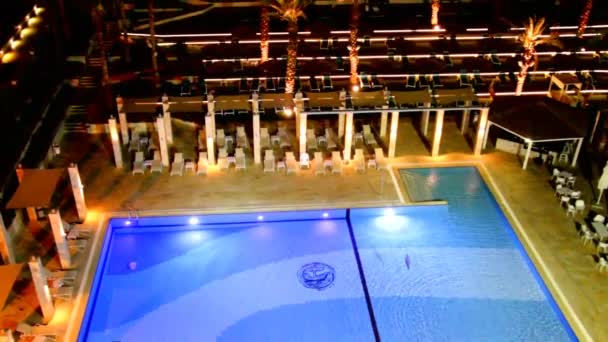 在晚上的游泳池 — 图库视频影像