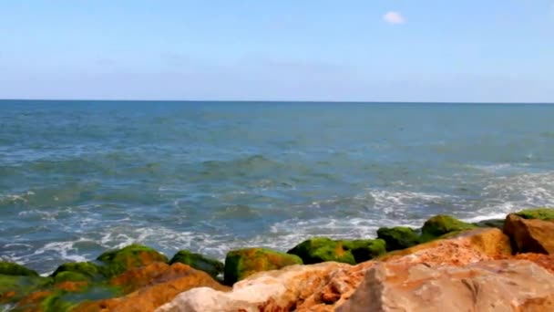 Волны Средиземного моря — стоковое видео