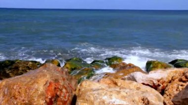 Akdeniz 'in dalgaları