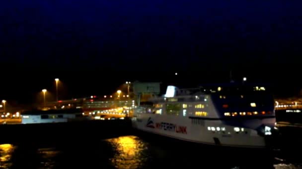 Salida en ferry de Dover a Le Havre en la noche — Vídeo de stock