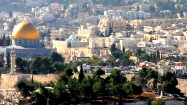 Koepel van de rots en de Al-Aqsa moskee gezien vanaf olijven Mount — Stockvideo
