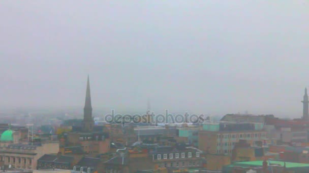 Edinburgh in de mist — Stockvideo