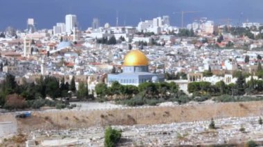 Rock ve Al-Aqsa zeytin Dağı haliyle cami kubbesi. Jerusalem.