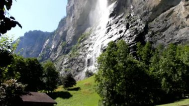 Staubbach tarihleri arasında Lauterbrunnen Vadisi, İsviçre