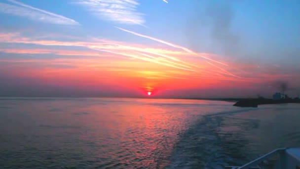 Ferry odjezdu z le Havre do Doveru za svítání — Stock video
