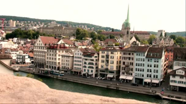 Vista su Zurigo con il fiume Limmat — Video Stock