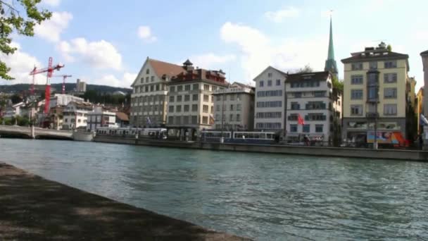 Θέα στη Ζυρίχη με τον ποταμό Limmat. Ελβετία, — Αρχείο Βίντεο