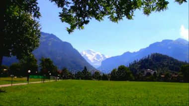 Karlı dağ tepe, Interlaken, İsviçre Jungfrau görünümünü