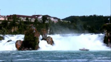 Rhine Falls mavi gökyüzü arka plan Almanya tarafından gelen