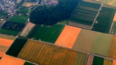 Yükseklik azaltmak ve büyük yolcu uçağı inişe hazırlanıyor