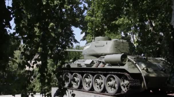 Panzer t-34 russischer Panzer aus dem Zweiten Weltkrieg — Stockvideo