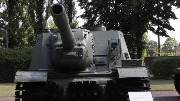 Sowjetisches selbstfahrendes Geschütz isu-152 — Stockvideo