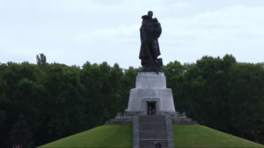 Sovyet savaş anıtı treptower park, berlin, Almanya