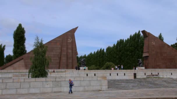 Monumento a la Guerra Soviética en Treptower Park. Berlín — Vídeos de Stock