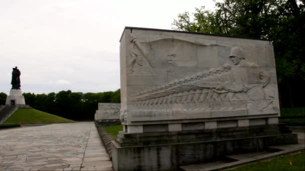 Sovyet savaş anıtı treptower park, berlin, Almanya — Stok video