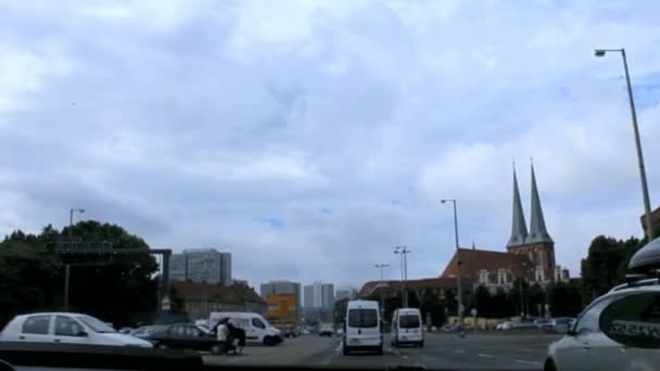 Auto fahren auf Berliner Straßen — Stockvideo