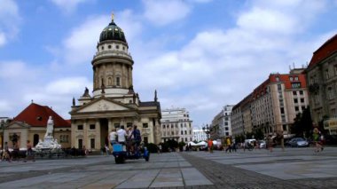 Fransız Katedrali Gendarmenmarkt meydanında. Berlin