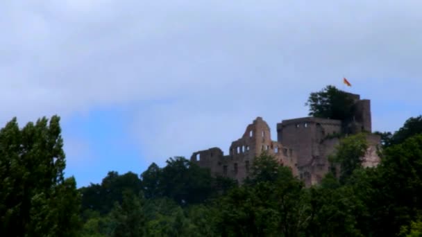 Ruinen einer alten Burg. — Stockvideo