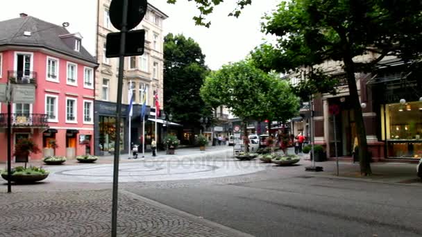 Lichtentaler Street Cerca de la Plaza Augusta Baden-Baden. Alemania — Vídeos de Stock