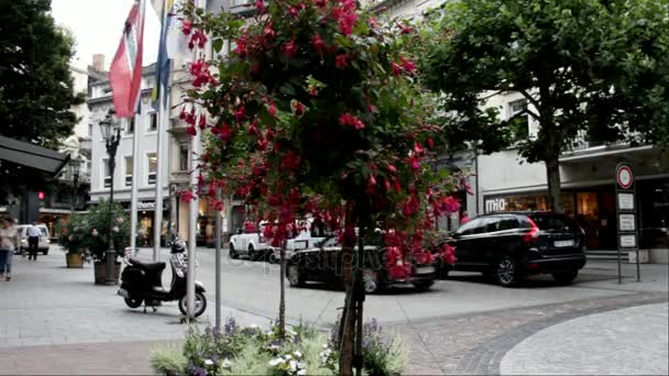 Calle Lichtentaler Cerca de la Plaza Augusta (Augusta Platz). Baden-Baden. Alemania — Vídeo de stock