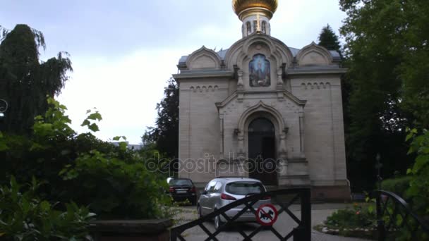 Orosz ortodox egyház a színeváltozás. Baden-Baden. Németország — Stock videók