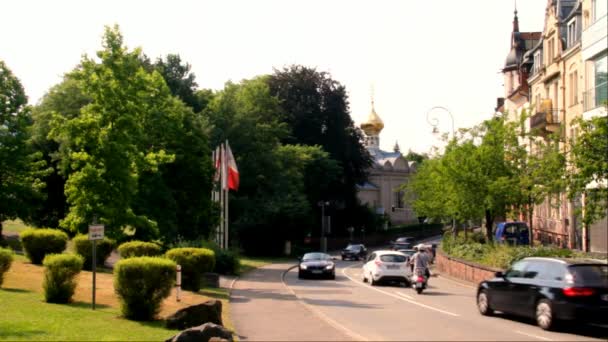 In der Nähe der russisch-orthodoxen Kirche der Verklärung. Baden-Baden. Deutschland — Stockvideo