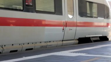 Tren istasyonunda tren.