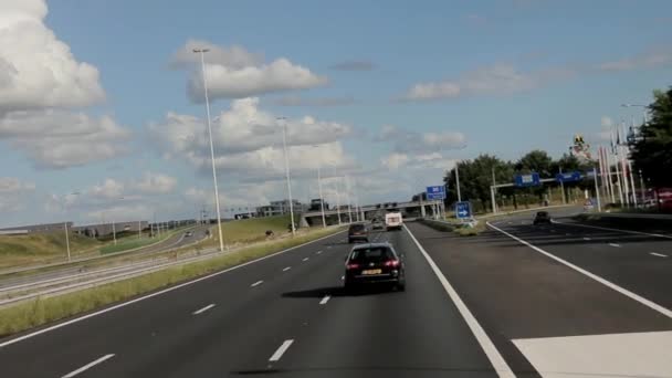 Ruch na autostradzie A1. Holland. Holandia — Wideo stockowe