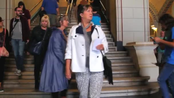 Visitors at One of Staircases in  National museum Rijksmuseum . Amsterdam, Netherlands — Stock Video