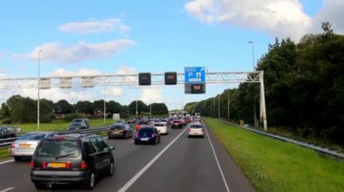 Otoyol A12 akşam zaman trafik. Hollanda
