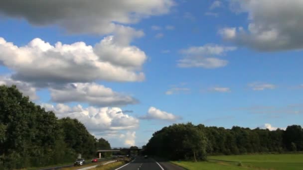 Κυκλοφορίας στον αυτοκινητόδρομο Α12 στο χρόνο βράδυ. Ολλανδία — Αρχείο Βίντεο