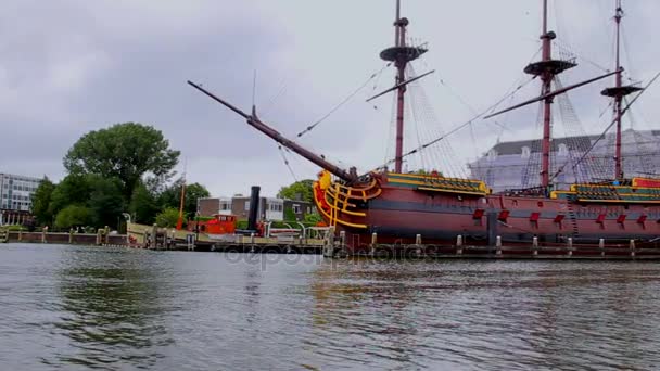 Replica van het oude Amsterdam schip. Amsterdam. Holland — Stockvideo