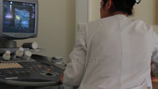 Ultrasoud av patientens famale bröst — Stockvideo