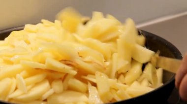 Erkek el Pan kızarmış patates karışımları