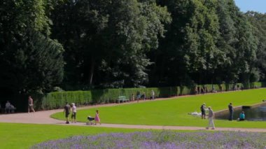 Turistler ve yerliler için park