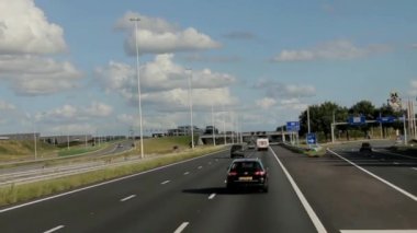 Karayolu A1 otobüste penceresinden görünümü. Holland. Hollanda