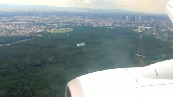 Aeronave de aterizare la Aeroportul din Frankfurt pe Main — Videoclip de stoc
