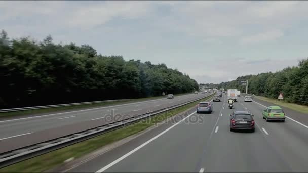 Traffico intenso sull'autostrada A12 vicino ad Amsterdam al mattino . — Video Stock