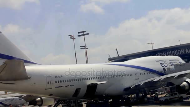 El al jetplan på Ben Gurion International Airport — Stockvideo