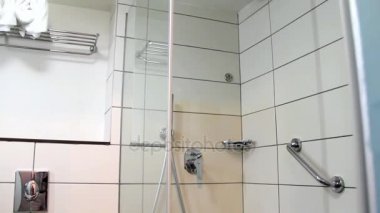 Tuvalet ve duş odasında Modern otel