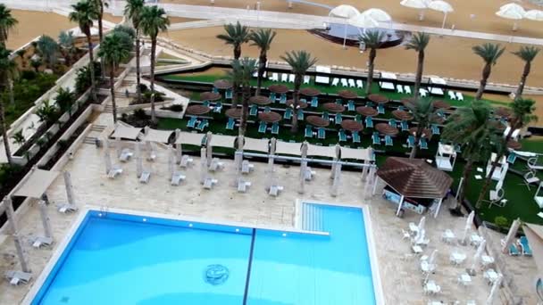 Зона відпочинку біля одного з Мертвого моря готель, — стокове відео