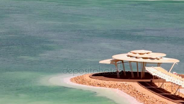 Поверхность Мертвого моря на пляже — стоковое видео