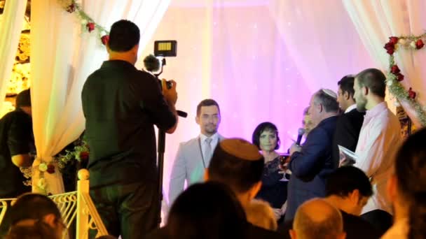 Tradiciones judías ceremonia de boda bajo Chuppah — Vídeos de Stock