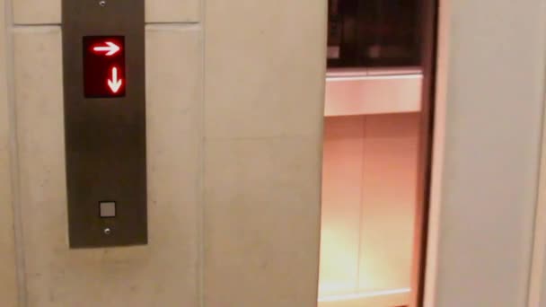 Digital Display Outsside Elevator — Stock Video