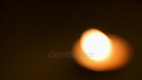 摘要为您设计燃烧蜡烛外聚焦镜头 — 图库视频影像
