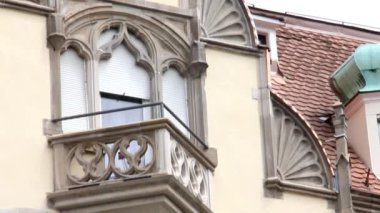 Güneş eski Baden-Baden Merkezi bina duvar saati
