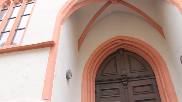 Katolik Kilisesi. Katholisch Stiftskirche. Baden-Baden. Almanya. — Stok video