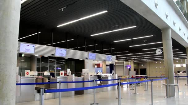 Passengers in Check in Zone at One of the Halls of the Frankfurt International Airport. Terminal c. — Stock Video