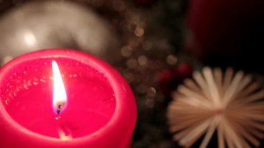 Noel yükleme masaya dekoratif mum yanan kırmızı