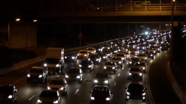 Yüksek hızlı otoyol Ayalon, Tel Aviv üzerinde trafik sıkışıklığı